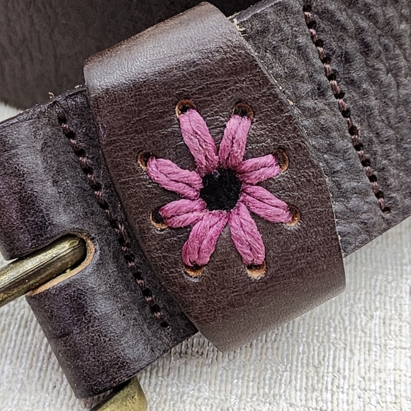 Women's Italian Leather Adjustable Buckle Floral Embroidered Belt - S/P - Picture 2 of 6